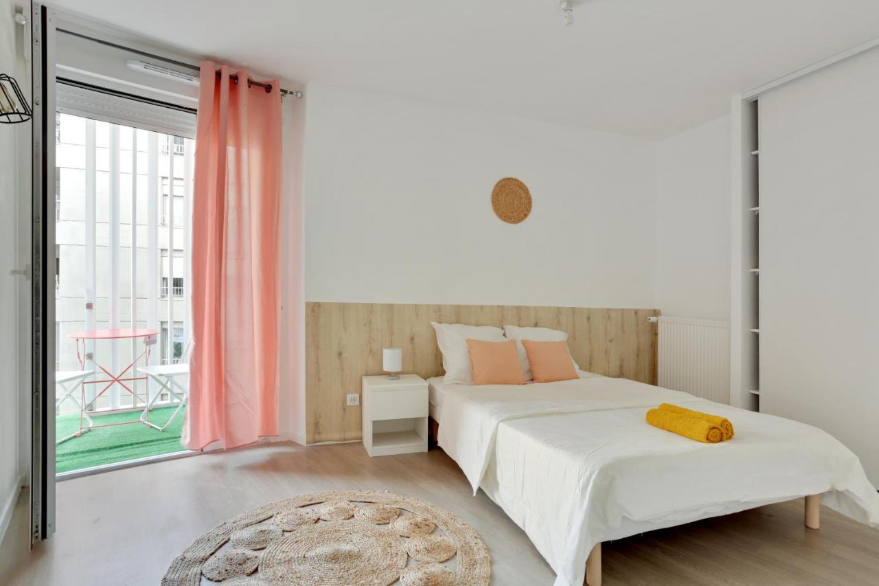 Chic Apart With Parking Near Paris น็องแตร์ ภายนอก รูปภาพ