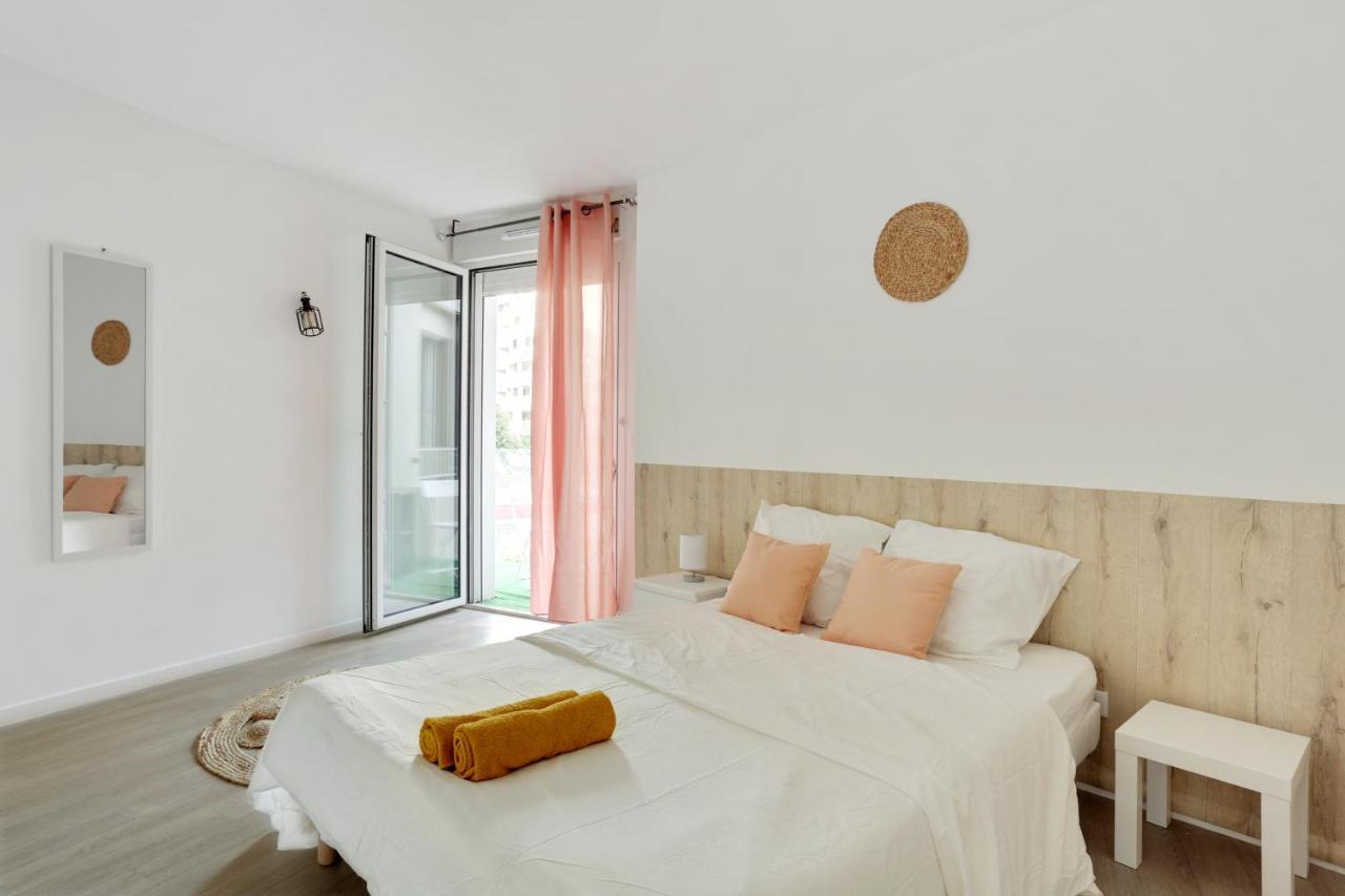 Chic Apart With Parking Near Paris น็องแตร์ ภายนอก รูปภาพ
